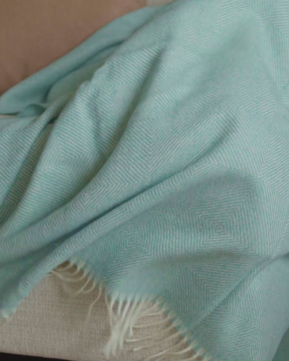 video about a peruvian alpaca blanket made in peru sold in the uk