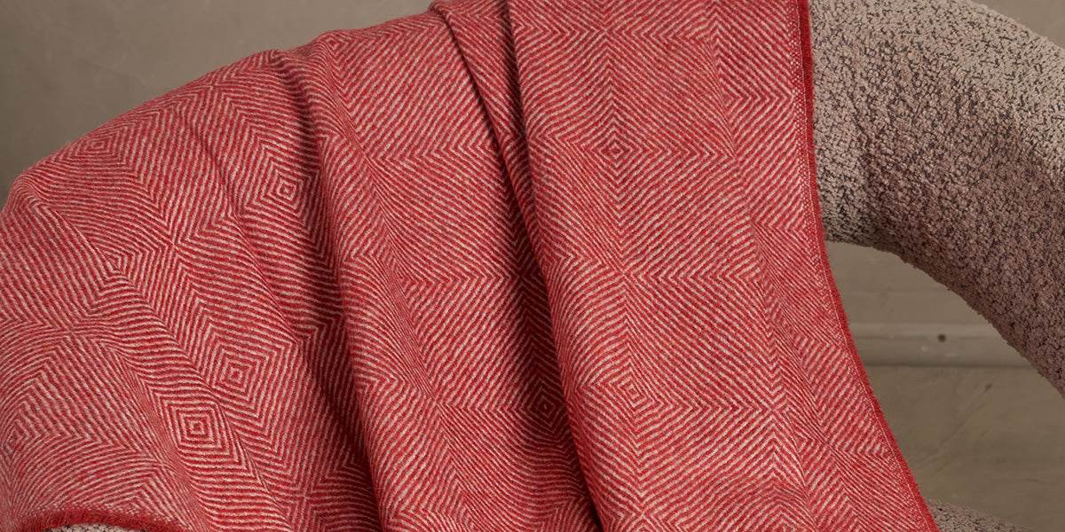 PREMIUM BABY ALPACA WOOL BLANKET - WHITE & RED - INKA FABRIC, Alpaca & Pima Cotton