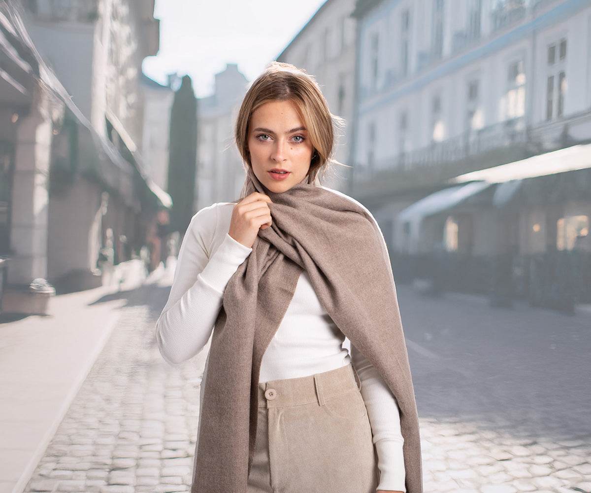 From Day to Night: The Effortless Elegance of Premium Alpaca Shawls - INKA FABRIC, Alpaca & Pima Cotton 
